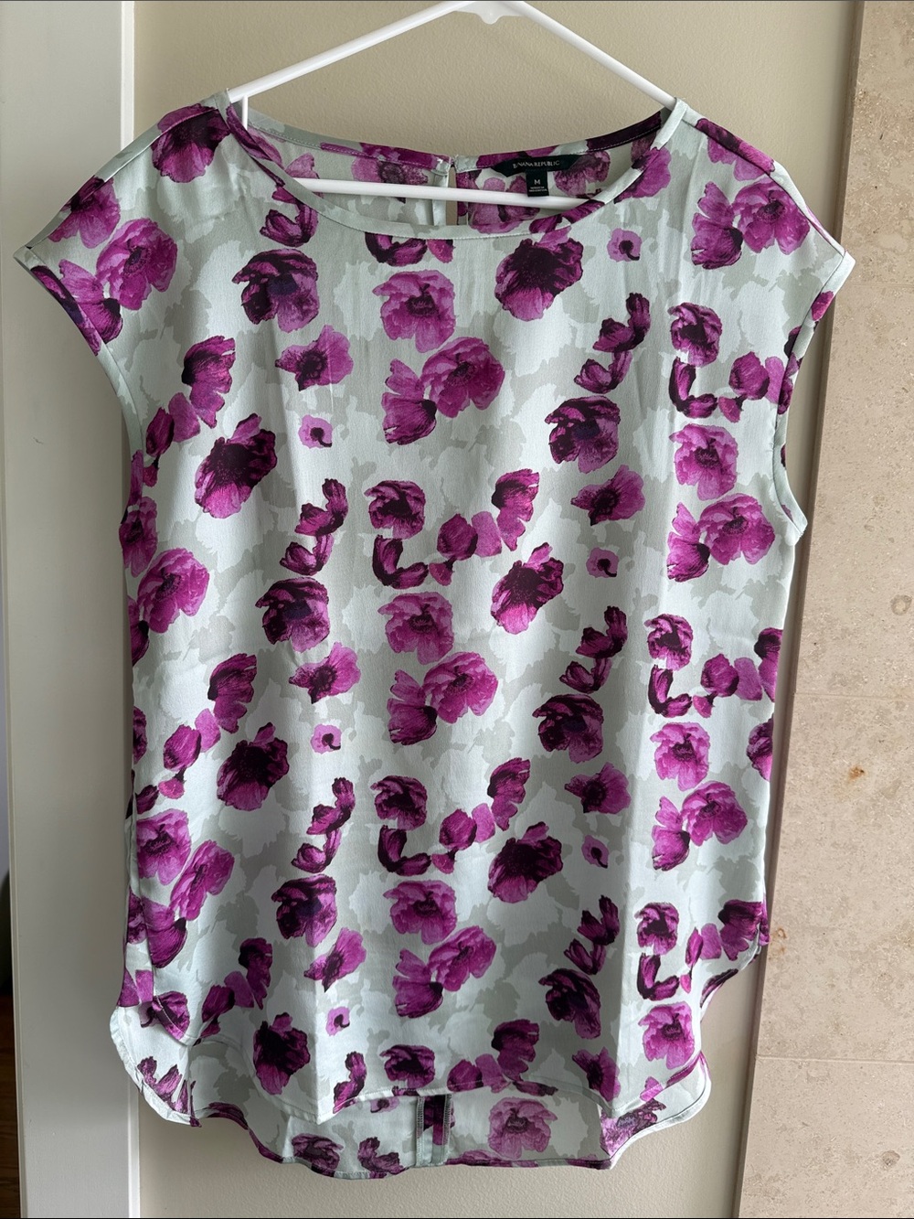 Banana Republic Gray Cap Sleeve Blouse w/Purple Floral Print